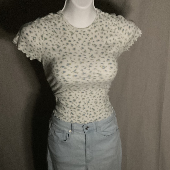 Floral Fitted Cropped T-Shirt - Picture 1 of 6